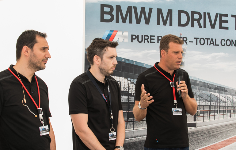 Η ομάδα της BMW που μας συνόδεψε στις Σέρρες. Από αριστερά: Νίκος Καψής, Κώστας Διαμαντής και Θωμάς Παπαπάσχος