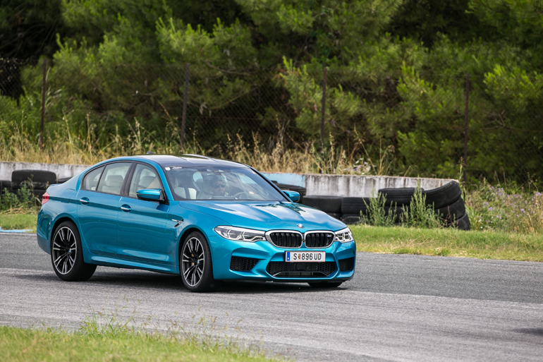 Στην πίστα και με το πόδι στο πάτωμα το γερμανικό μοντέλο πλασάρεται εντυπωσιακά...