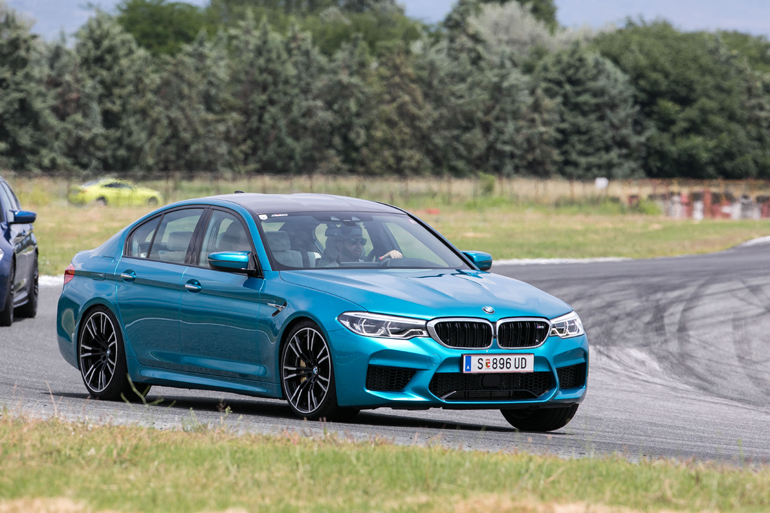 Υποδειγματική η δύναμη και το κράτημα της Μ5