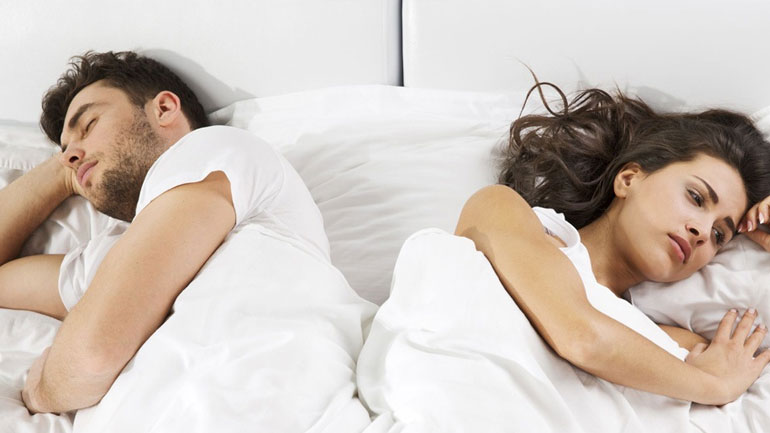 Πώς να αντιμετωπίσεις έναν σύντροφο που φοβάται να αφοσιωθεί στη σχέση σας