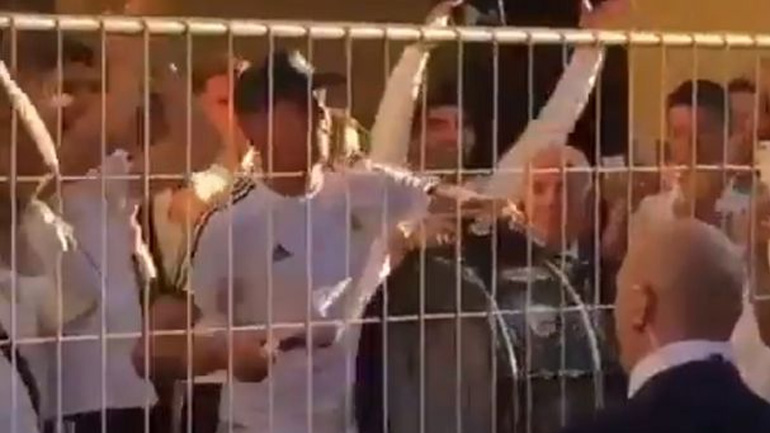 «Ντόπες» από τους οπαδούς στους διεθνείς της Αργεντινής!