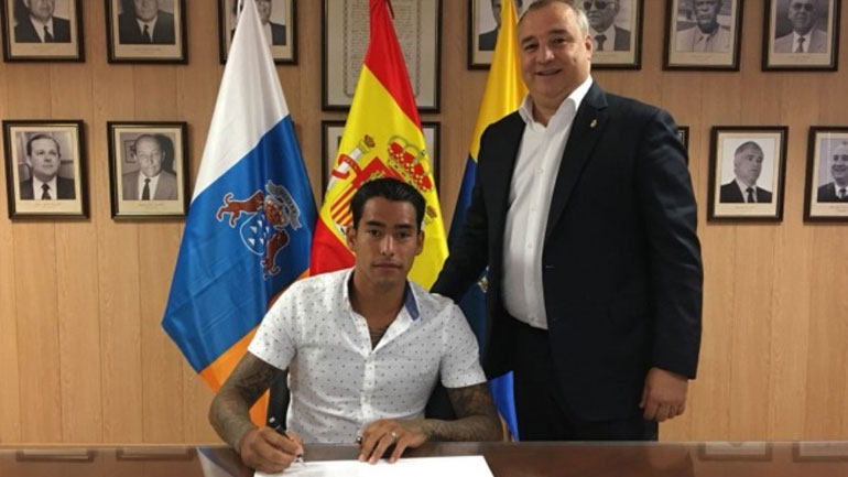 Ανανέωσε με τη Λας Πάλμας ο Αραούχο