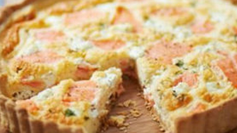 Τάρτα με τυρί και σολομό