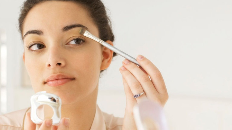 Εσύ ξέρεις με ποια σειρά πρέπει να χρησιμοποιείς τα προϊόντα του μακιγιάζ σου;