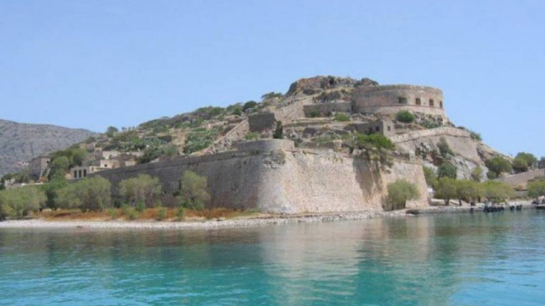 «Απόκοπος ή Σπιναλόγκα»: το έργο του Ξυδάκη στο μαρτυρικό νησί