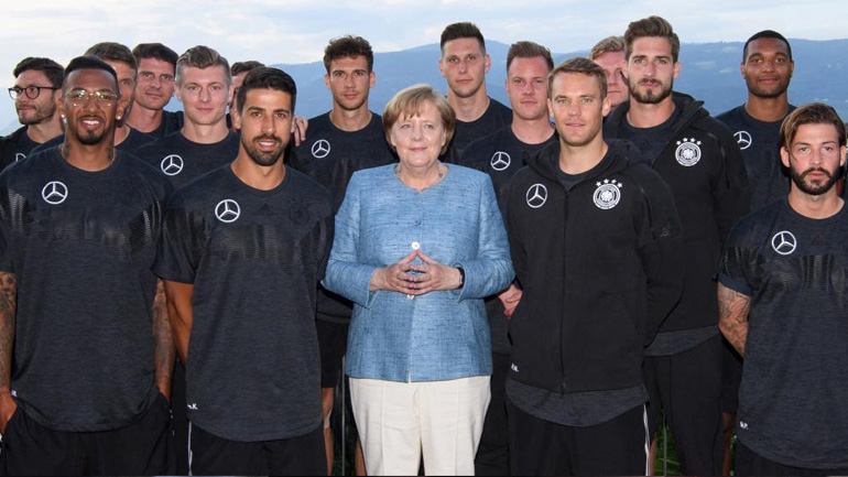 Στο πλευρό της Γερμανίας η Μέρκελ