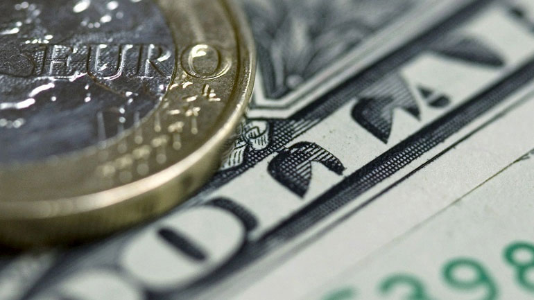 Υποχωρεί το ευρώ έναντι του δολαρίου