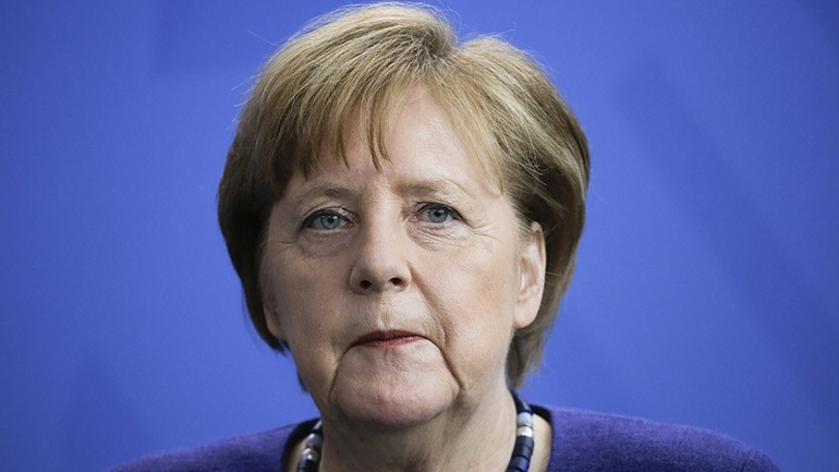 Le Monde: «Πρέπει να σώσουμε τη στρατιωτίνα Μέρκελ»
