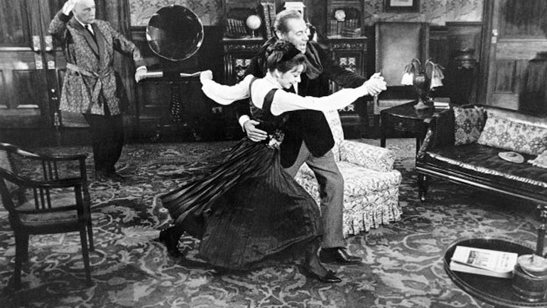 Σε δημοπρασία πωλείται μπλούζα που σχεδίασε ο Σέσιλ Μπίτον για την Όντρεϊ Χέπμπορν στο «Ωραία μου Κυρία»