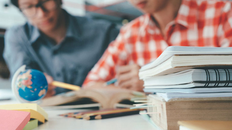 Έρευνα: Οι ναρκισσιστές έφηβοι παίρνουν καλύτερους βαθμούς στο σχολείο