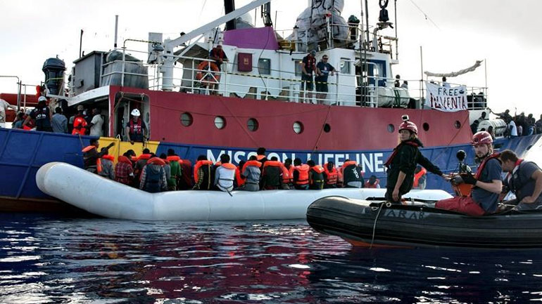 Μάλτα: Tο πλοίο Lifeline έφθασε στο λιμάνι της Βαλέτας