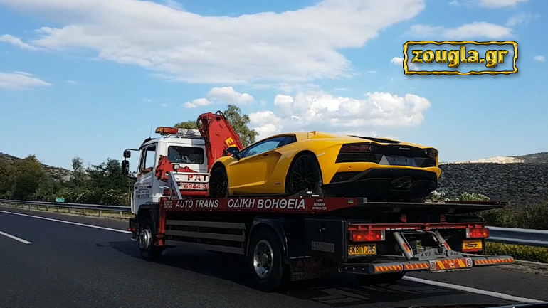 Πού… πηγαίνει μία Lamborghini πάνω σε νταλίκα στην Αττική Οδό;