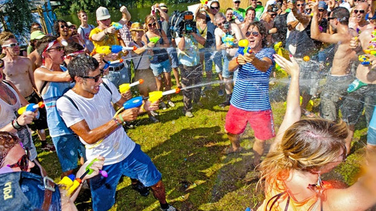 Καίγεσαι για μπουγέλο; Το WIND F2G σε περιμένει στο Waterboom Festival