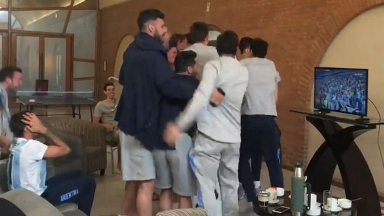 Η μπασκετική Αργεντινή πανηγύρισε έξαλλα το γκολ του Ρόχο