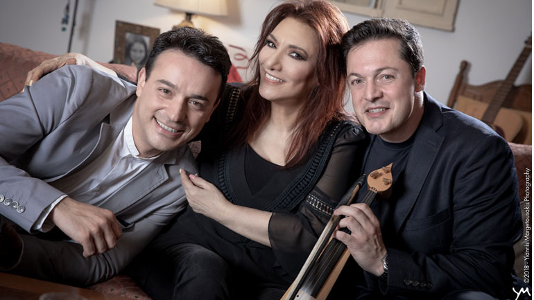 Ματθαίος και Κωνσταντίνος Τσαχουρίδης με την Ελένη Βιτάλη