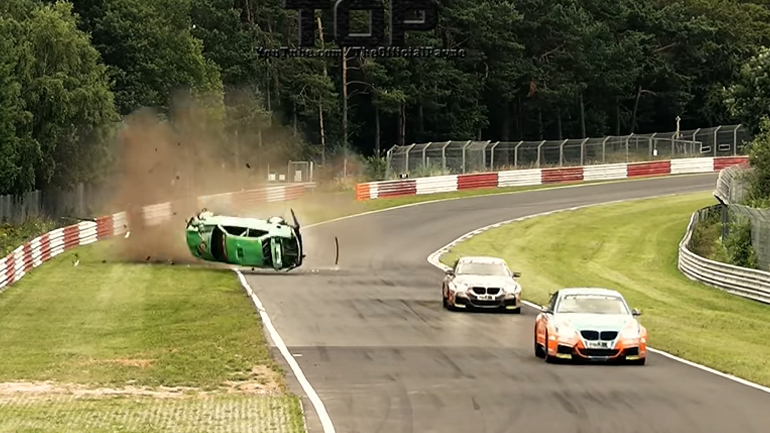 Ακόμη μετράει τούμπες! Ακόμη μετράει τούμπες!