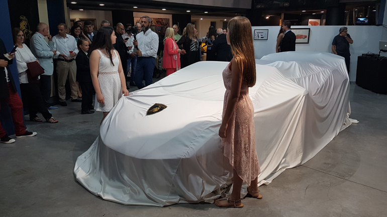 Όλα έτοιμα για την αποκάλυψη...