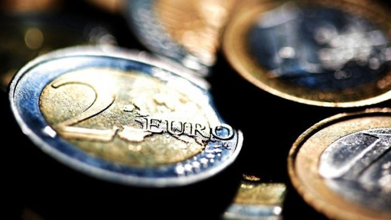 Υποχωρεί το ευρώ στην αγορά συναλλάγματος