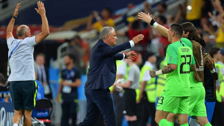 Ο Τίτε γιόρτασε την πρόκριση στους «16» με μία καϊπιρίνια