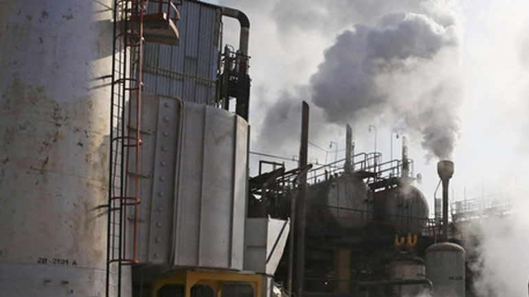 Ιράν: Πυρκαγιά σε διυλιστήριο στην πόλη Αμπαντάν – Έξι τραυματίες