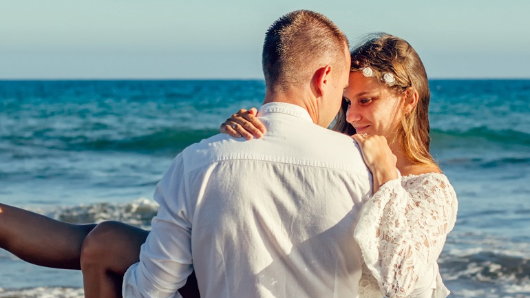 Πώς συμπεριφέρονται τα ζώδια στην παραλία;