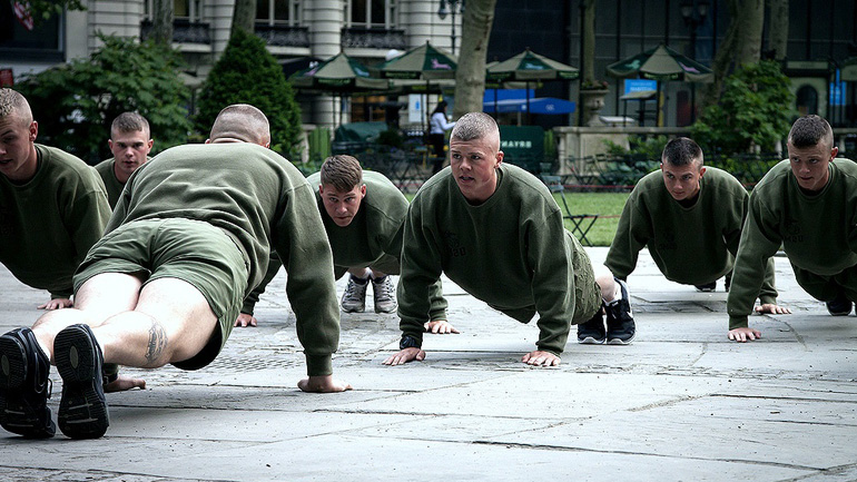 Οι συμβουλές ενός Αμερικανού πρώην πεζοναύτη για μάχιμο σώμα