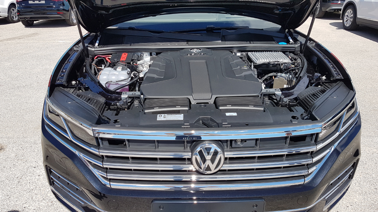 Ο κινητήρας που θα δούμε αρχικά στην Ελλάδα είναι ο τρίλιτρος diesel με τους 286 ίππους...