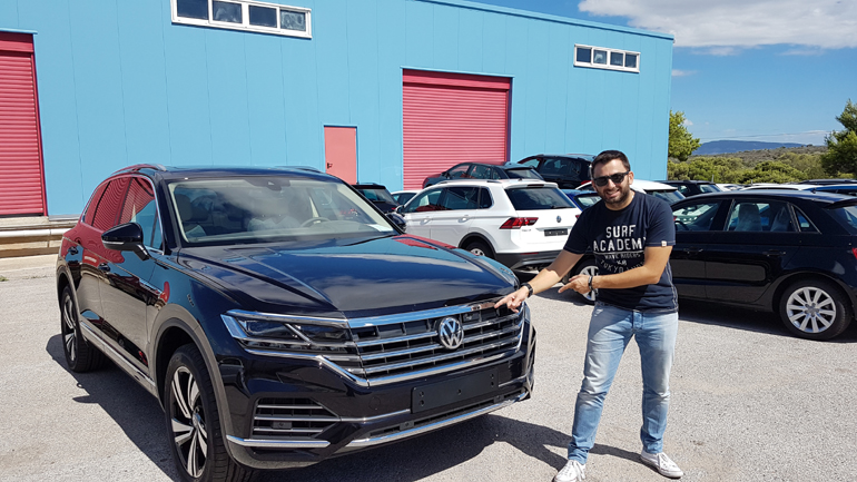 Είναι να μην γελάς όταν βρίσκεσαι δίπλα σε ένα τέτοιο μοντέλο; 