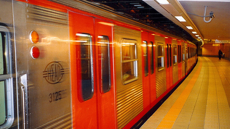 Άνδρας έπεσε στις γραμμές του Ηλεκτρικού κοντά στον σταθμό της Καλλιθέας