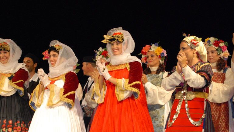 Το Λύκειον των Ελληνίδων μετατρέπει το ΚΠΙΣΝ σε μία τεράστια σκηνή χορού