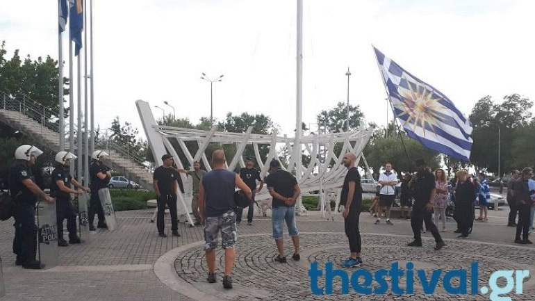 Γιουχαΐσματα και αποδοκιμασίες σε Μπουτάρη και Αχτσιόγλου για το Μακεδονικό