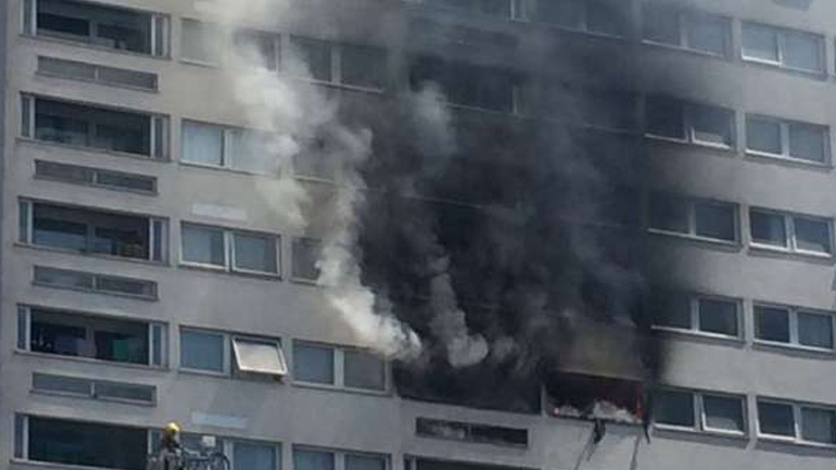 Μεγάλη φωτιά σε πολυώροφο κτήριο στο Λονδίνο