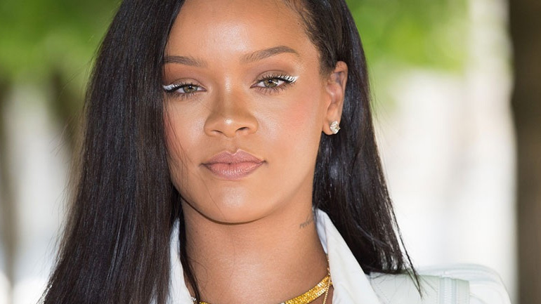 Η Rihanna μόλις υιοθέτησε το μεγαλύτερο beauty trend της σεζόν!