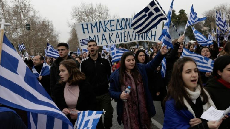 Νεαροί τραγούδησαν το «Μακεδονία ξακουστή» σε εκδήλωση του ΣΥΡΙΖΑ στη Θεσσαλονίκη