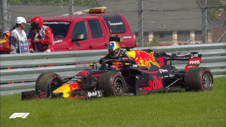 Τη μέρα των γενεθλίων του ο Ricciardo έμεινε εκτός μάχης