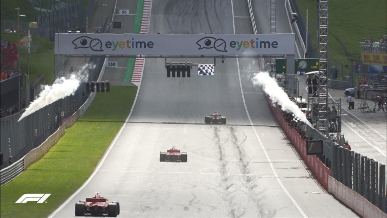 H καρό σημαία πέφτει και ο Verstappen την βλέπει πρώτος…