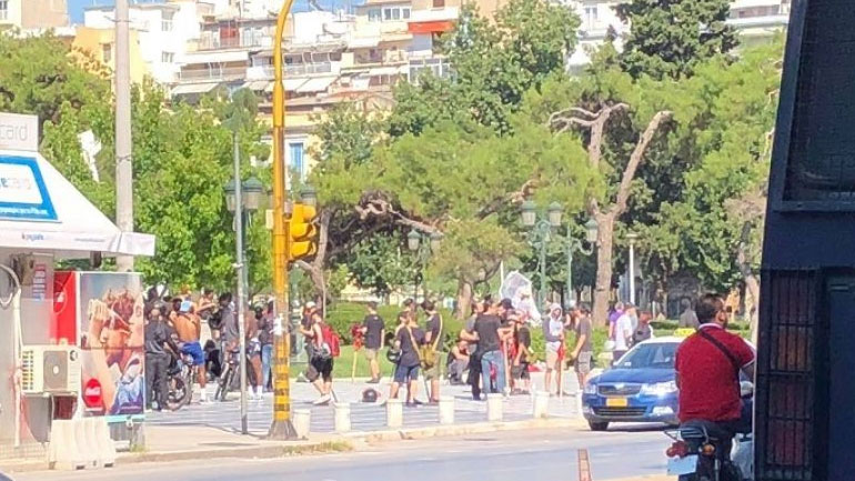 Συγκέντρωση αντιεξουσιαστών στο χώρο όπου είναι προγραμματισμένη η διαμαρτυρία για τη Μακεδονία