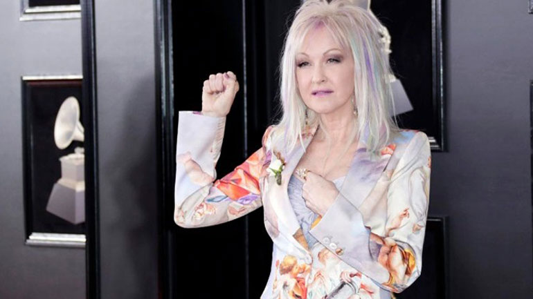 Η ΜΚΟ της Σίντι Λόπερ για τους άστεγους νέους της LGBTQ κοινότητας