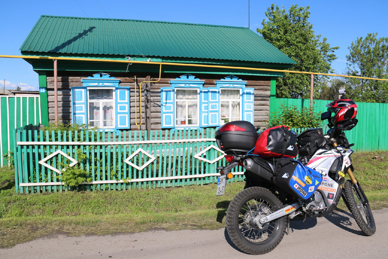 Για πολλοστή φορά έκανα μια στάση προκειμένου να φωτογραφίσω μια κουκλίστικη αγροικία