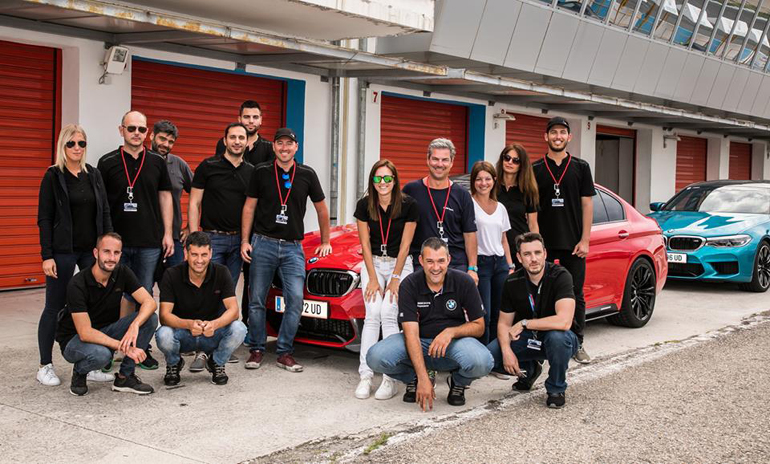 Η ομάδα της BMW στην πίστα των Σερρών με... φίντο την ολοκαίνουργια Μ5...