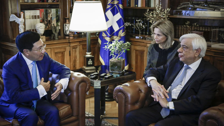 Συνάντηση του Προκόπη Παυλόπουλου με τον πρωθυπουργό του Βιετνάμ