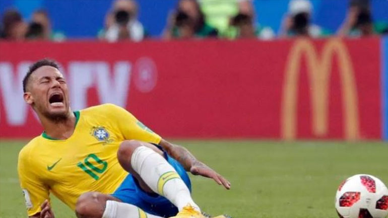 Ο Μαραντόνα για τις… βουτιές του Νεϊμάρ: «Πρέπει να αλλάξει μυαλό»