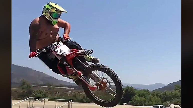 Όταν κάποιος ξέρει «πολλά κιλά» motocross