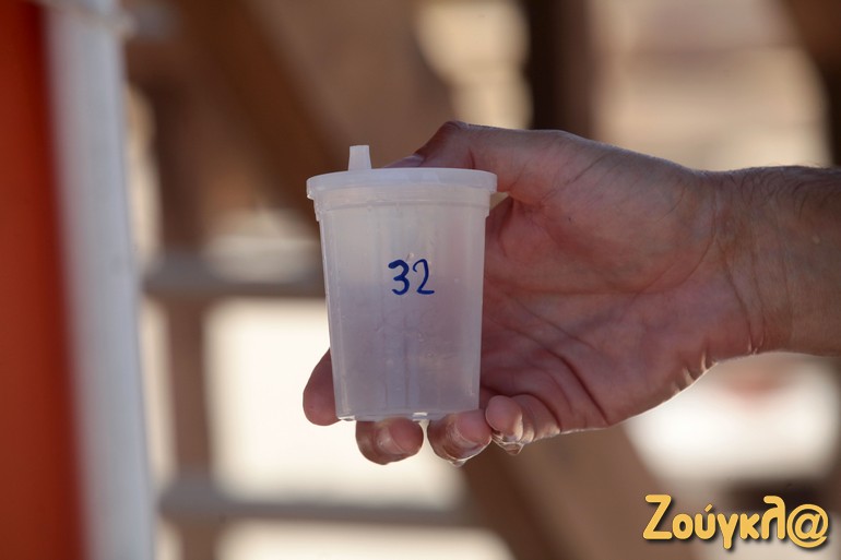 Το δείγμα του νερού κατατάσσεται και αποστέλλεται στο ειδικό χημικό εργαστήριο