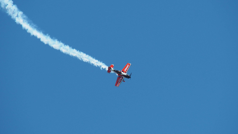 Τα ακροβατικά δεν σταματούσαν ούτε στιγμή