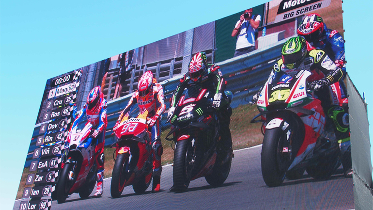 Οι γιγαντο-οθόνες είχαν απίστευτη ευκρίνεια