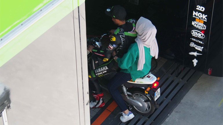 Ο Syahrin μετα της ...συζύγου, αμφότεροι ξεκράνωτοι!