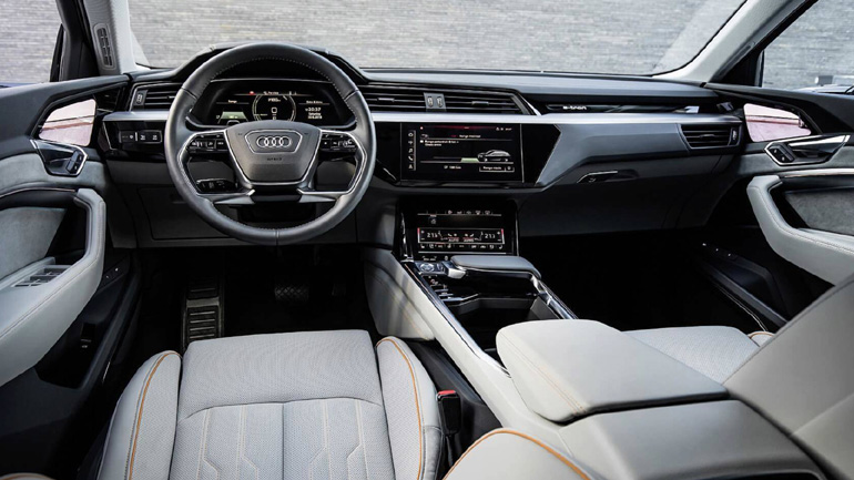Το Audi Ε-Τron διαθέτει πέντε οθόνες