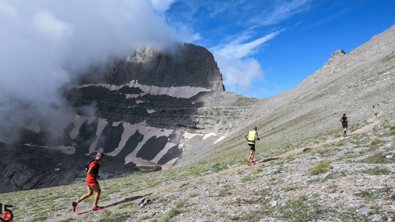 Το Φυσικό Μεταλλικό Νερό ΑΥΡΑ στο πλευρό των δρομέων του 15ου Olympus Marathon