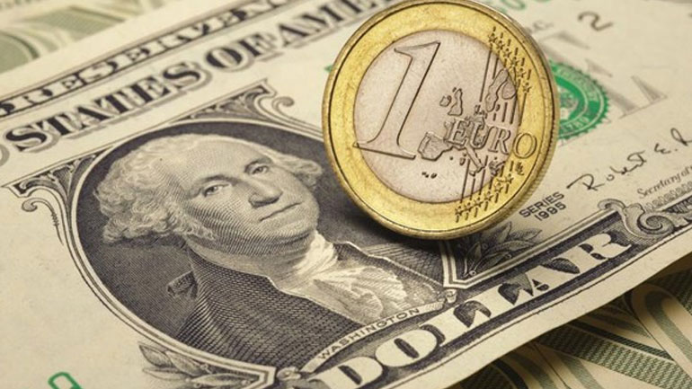 Το ευρώ ενισχύεται οριακά